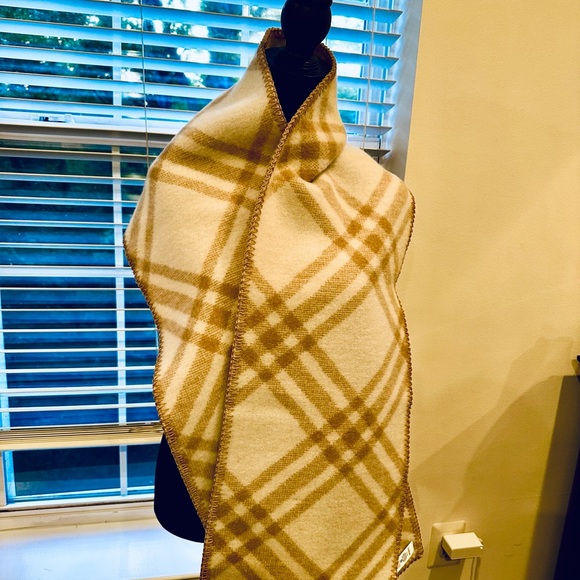 Burberry scarf - Picture 5 of 8